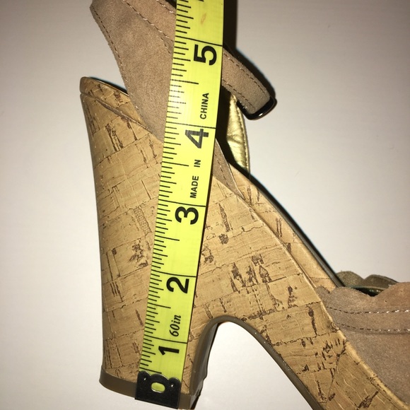G by Guess Tan Cork Heeled Wedge 7.5 - Picture 4 of 8